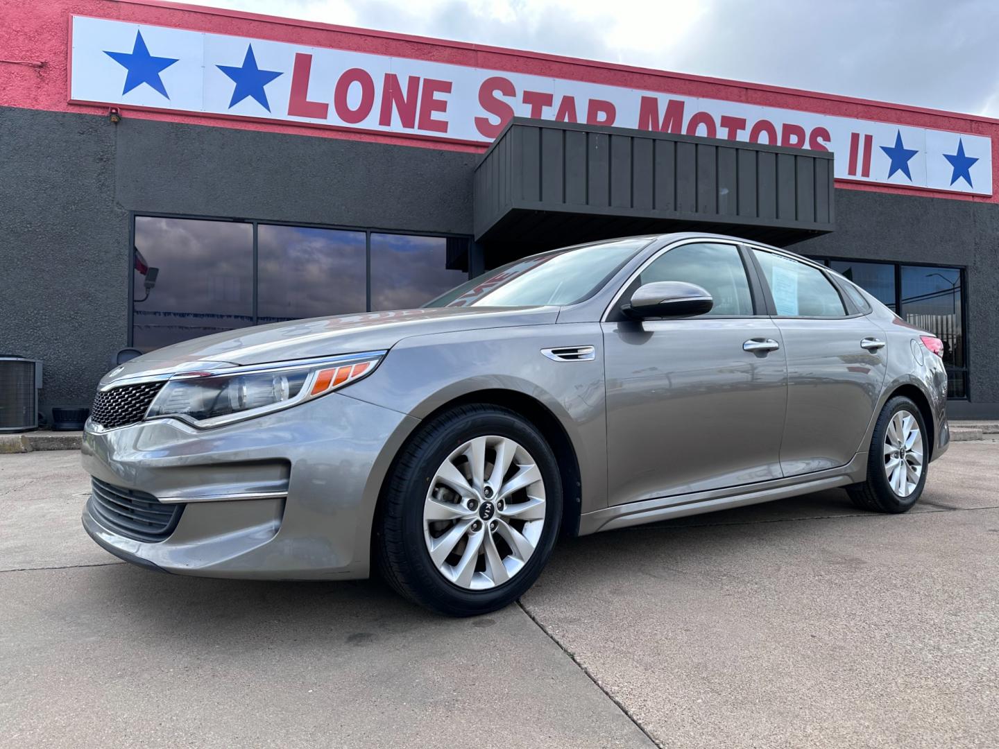 2016 GRAY KIA OPTIMA (5XXGT4L35GG) , located at 5900 E. Lancaster Ave., Fort Worth, TX, 76112, (817) 457-5456, 0.000000, 0.000000 - This is a 2016 KIA OPTIMA 4 DR SEDAN that is in excellent condition. The interior is clean with no rips or tears or stains. All power windows, door locks and seats. Ice cold AC for those hot Texas summer days. It is equipped with a CD player, AM/FM radio, AUX port, Bluetooth connectivity and Sirius - Photo#0